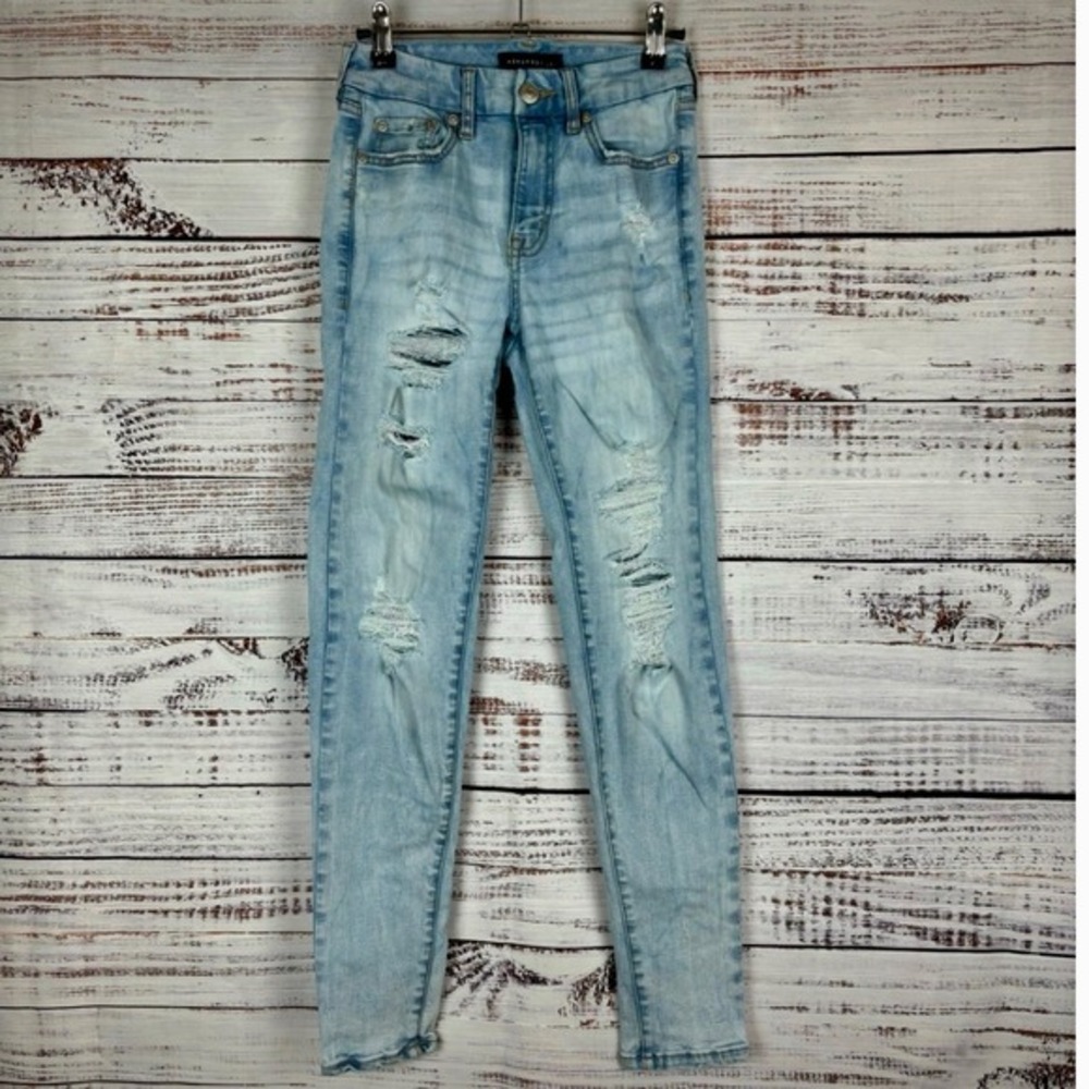 Aeropostale High Rise Curvy Jegging Womens Size 0 REG Light Wash Distressed Jean